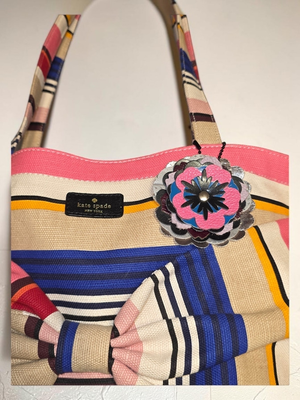 kate spade On Purpose Canvas Tote-NWOT with Handmade Roostercuster Flower Charm - Picture 3 of 10